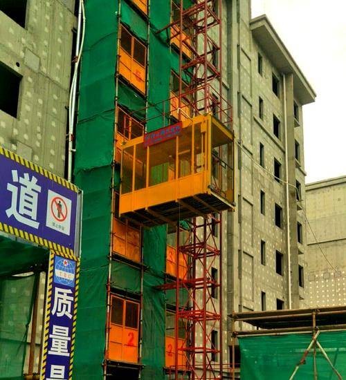 施工升降机（高层建筑用载人载货施工机械）