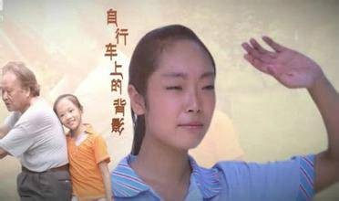 自行车上的背影