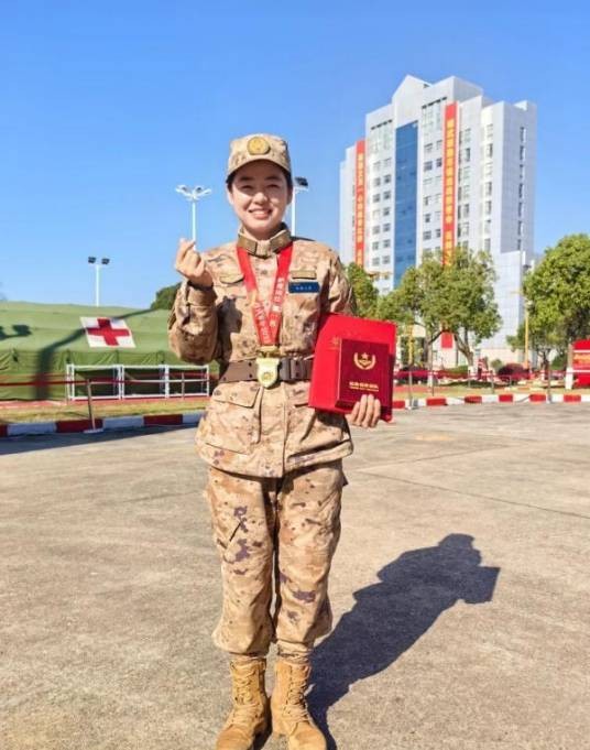 凌馨(第901医院文职人员)