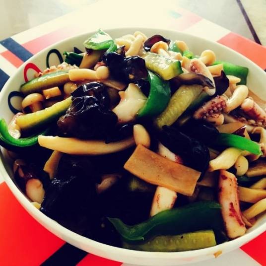 杏鲍菇木耳炒黄瓜