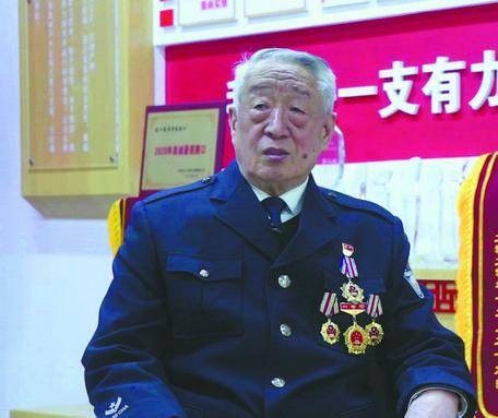 李长水（全国公安系统英雄模范）