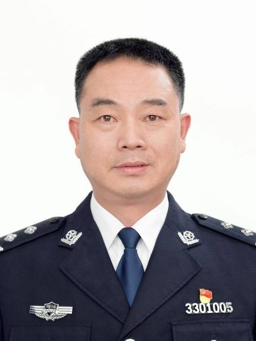 吕伟雄（浙江省监狱管理局党委副书记、政委，省东联集团有限责任公司副董事长）