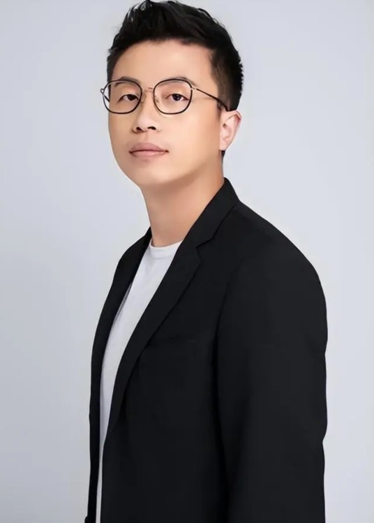 王雄（王小卤创始人兼首席执行官）