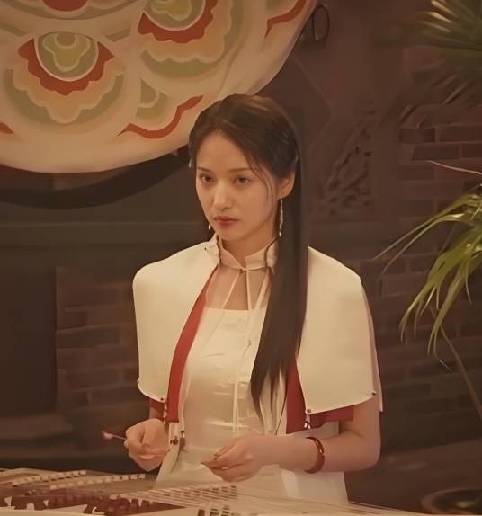 秦霜（《醉后一拳》中由陈昕葳饰演的反派角色）