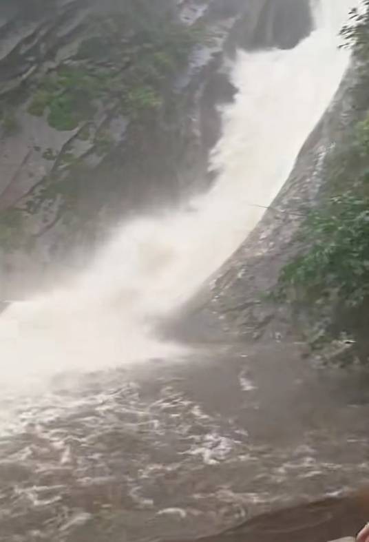 8·2鲁山景区山洪