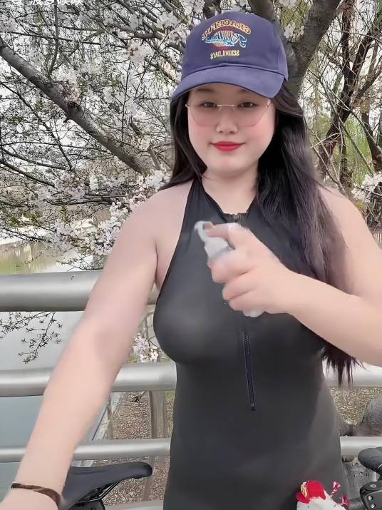 菠萝噗噗
