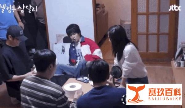 池昌旭再陷抽烟争议！《三达里》室内彩排在演员剧组面前吸电子烟