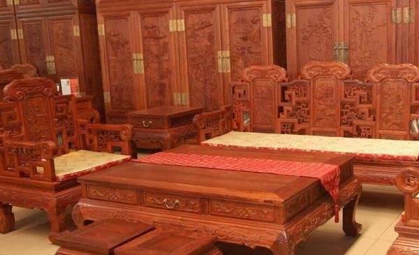 缅甸花梨木家具怎么挑选 缅甸花梨木家具怎么挑选好坏