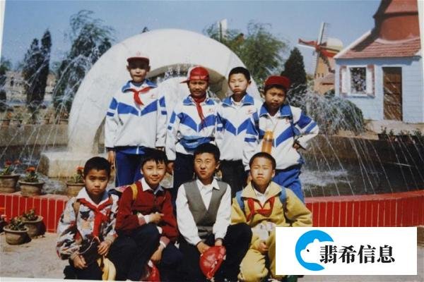 上小学的儿子去“杨村小世界”游玩。家庭60.
