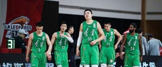 辽宁惜败广东可惜 除了韩德君之外 郭艾伦杨鸣都不及格