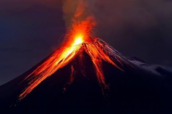 直击冰岛火山持续喷发,火山喷发,是否会加剧全球变暖?
