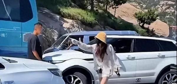 后续！警方通报青岛打人事件，路虎女司机致歉，网友评论区炸锅！