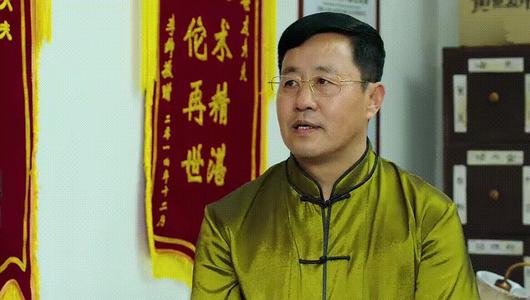 电视剧《乡村爱情》长贵和黄世友是一个人演的吗?