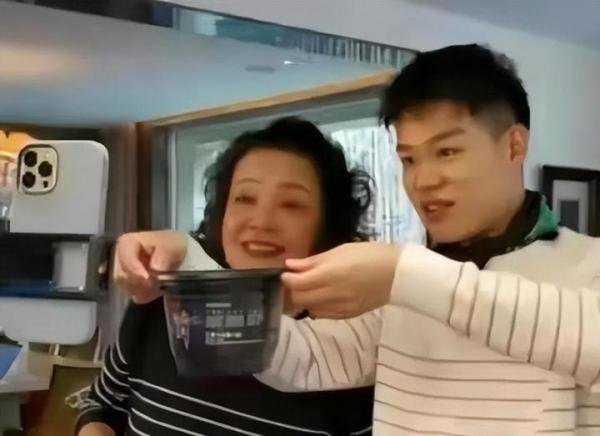 张兰麻六记回应拖欠前运营工资