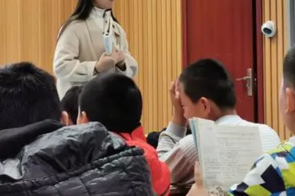 络绎不绝是什么意思造句