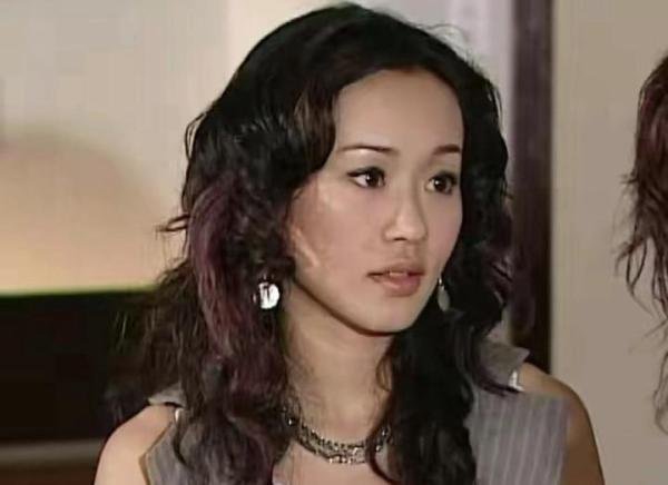 43岁TVB前花旦杨思琦，罕谈结婚2年神秘老公，从未露面被指虚拟人