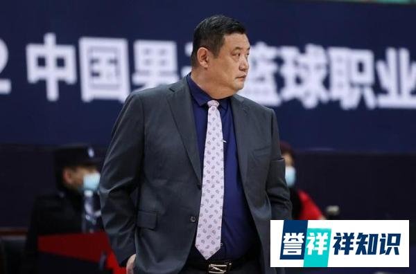记者：徐长锁卸任山东队主帅后曾带队训练 调侃‘我先看着摊子’