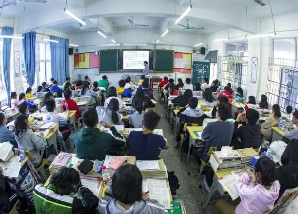 西装革履拼音