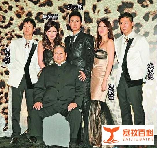 洪金宝36岁女儿至今未嫁，当网友看到照片后才明白，这谁敢娶啊？