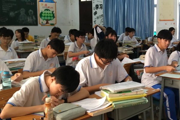 络绎不绝是什么意思造句