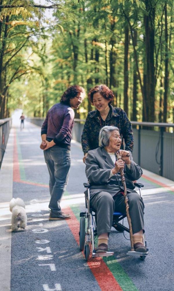 请来的住家保姆晚上经常不回来住，该不该提醒一下？