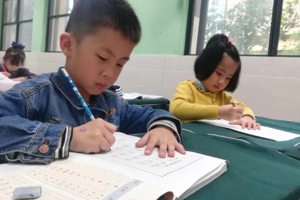 爱慕的拼音怎么拼写