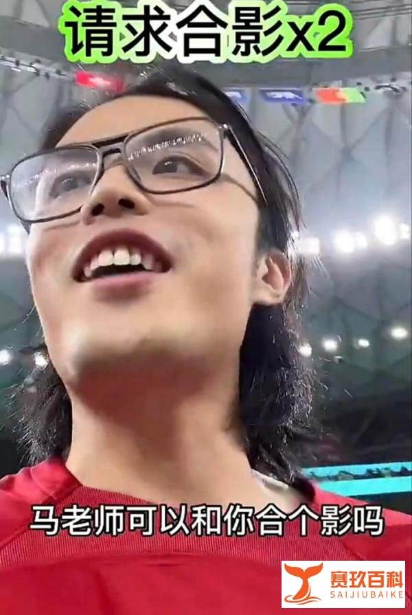 央视主持马凡舒现身世界杯!身材玲珑颜值高,两度拒绝合影引非议