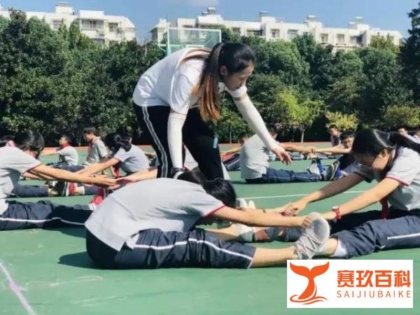 8位体育老师有5个当班主任,南京这所中学被央视点赞!