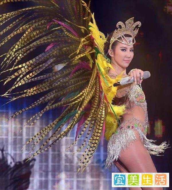 52岁的富商娶李玟为妻，婚礼极其奢华，花费超过1.5亿，宾客都是用直升机接送！