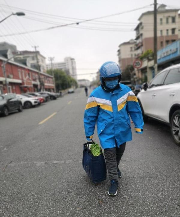 同城配送骑手日收入过万背后：七成为用户打赏，订单翻倍四处为家