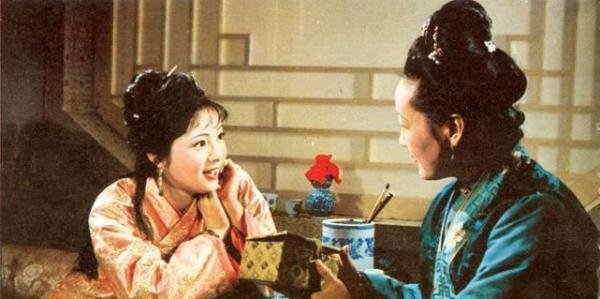 红楼梦里的选秀之谜:薛宝钗待选的是宫女还是秀女?