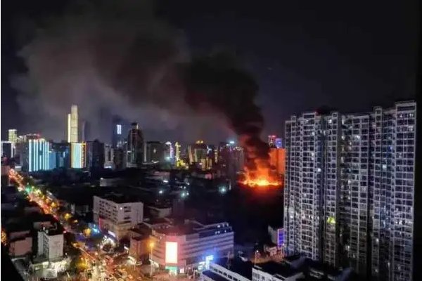 长沙17层楼楼顶被曝“建”了千余平厂房，这存在哪些安全隐患？