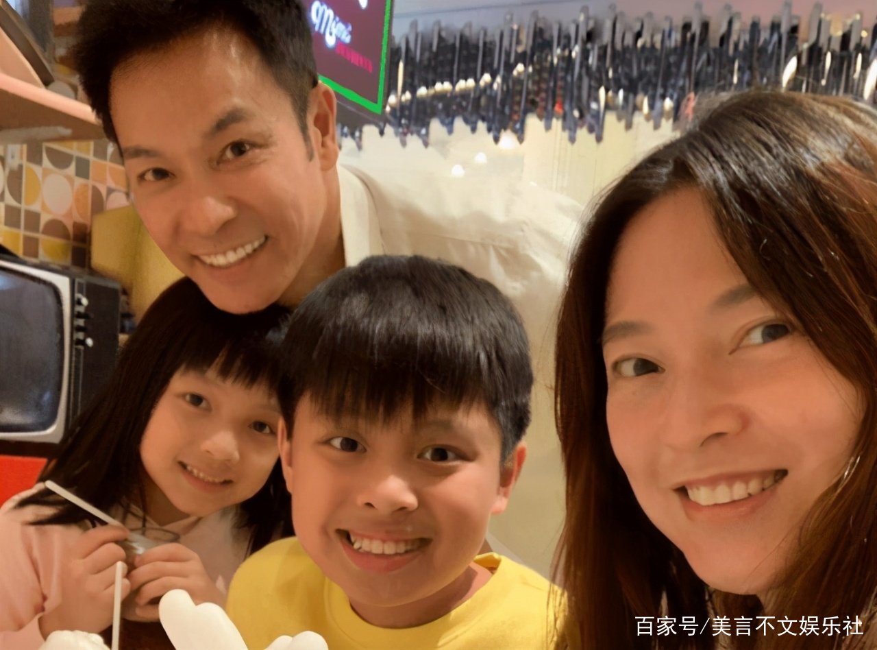 和小15岁妻子同台秀恩爱,几经波折幸福更甚,郭晋安现在怎么样了?