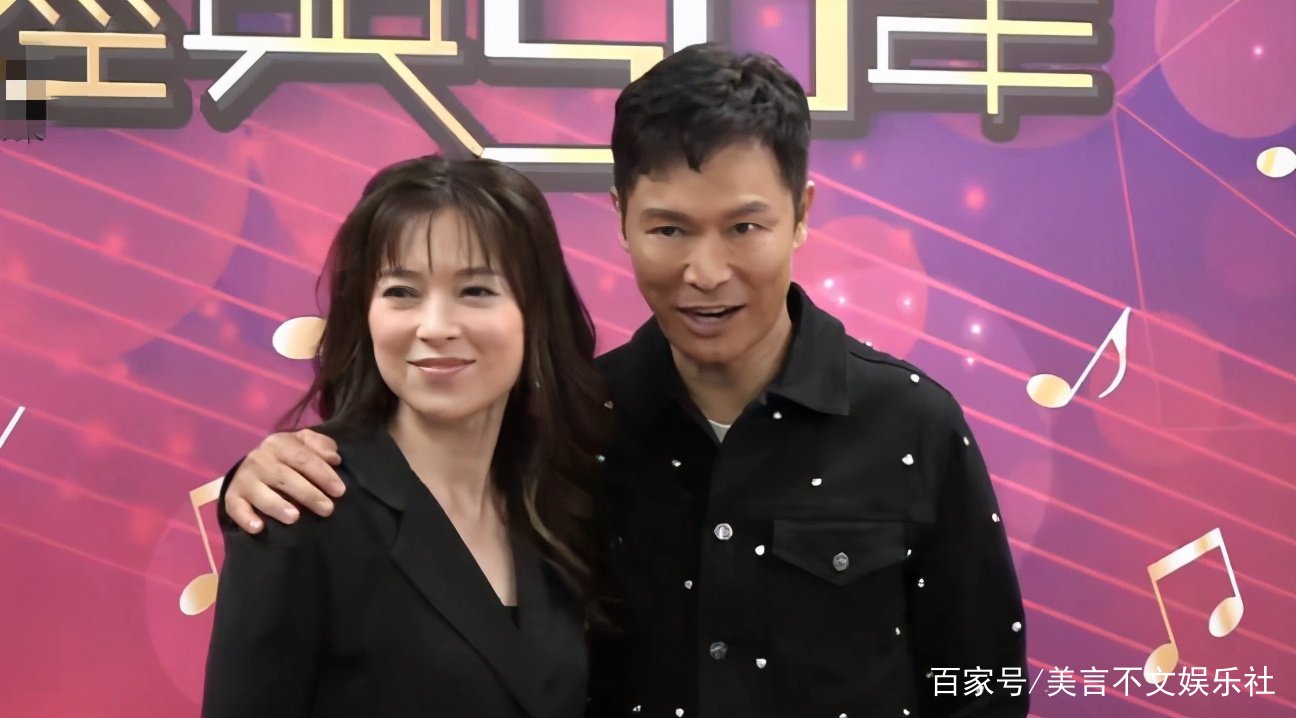 和小15岁妻子同台秀恩爱,几经波折幸福更甚,郭晋安现在怎么样了?
