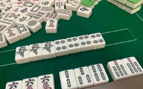 湖北一男子打麻将连续12把天胡牌友报警,民警调查后发现了哪些真相?