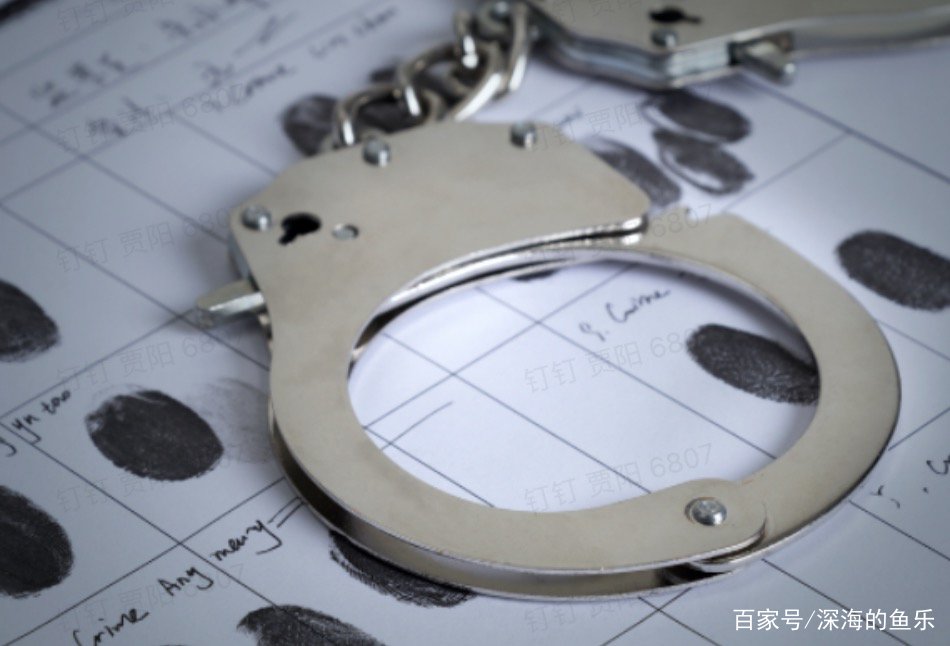 警方通报保安持刀捅死奔驰车主，造成这起悲剧的起因是什么？