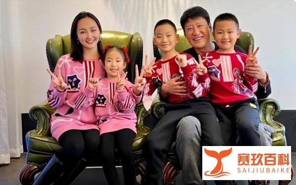 于震晒生日合照,被误会生了六个娃,他问老婆:我怎么不知道?