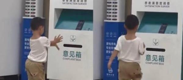 小男孩医院角落一口气跳舞2小时 这是咋情况？
