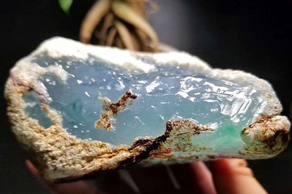 翡翠原石可以上门收购吗_翡翠原石上门收购价格