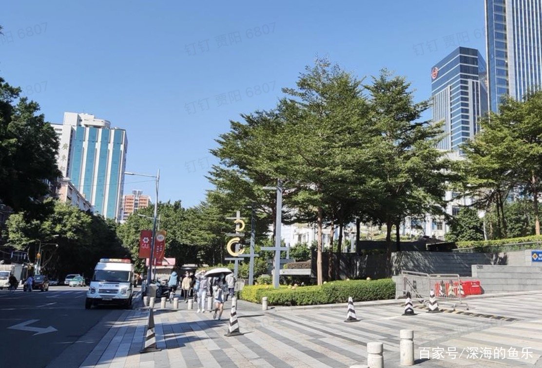 警方通报保安持刀捅死奔驰车主，造成这起悲剧的起因是什么？