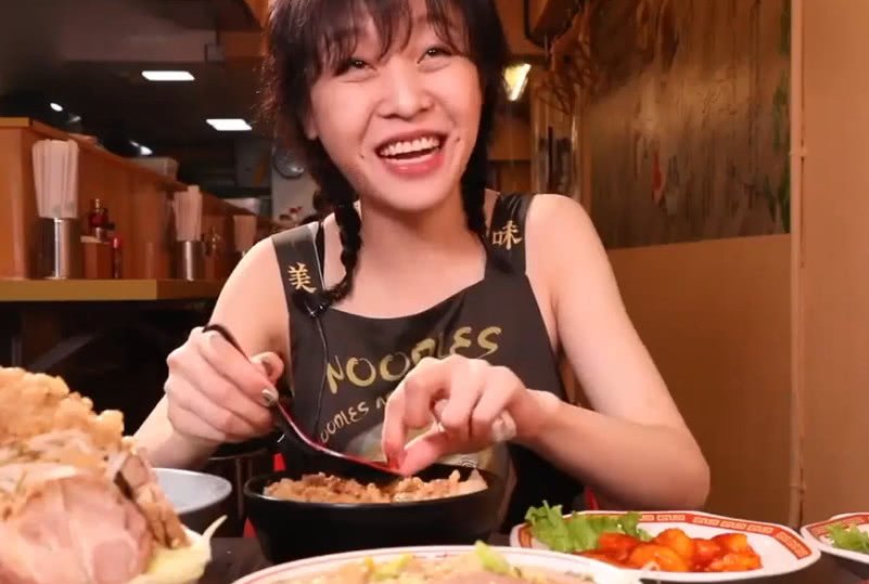 大胃王称因吃播负债数十万，为何这个行业让人趋之若鹜？