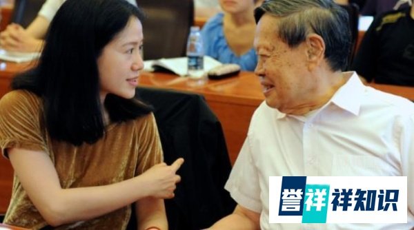 百岁老人杨振宁摔伤,46岁妻子悉心照料,73岁岳母第一时间来探望