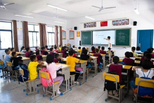 黑暗可以用哪些词语来形容?