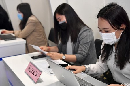 湖北一招聘启事工资6到8千上班变4千，职场的潜规则你了解多少？