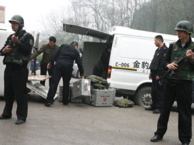 对于押钞员中枪身亡这件事,银行是如何回应的?