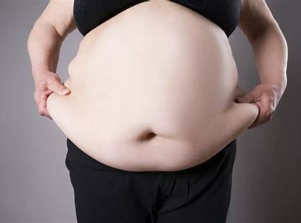 江苏一酒吧禁超130斤女生进惹怒女性!官方是如何回应这件事的?