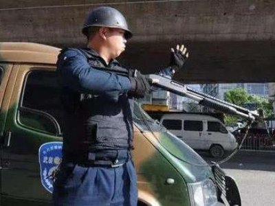 对于押钞员中枪身亡这件事，银行是如何回应的？
