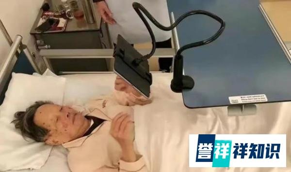 百岁老人杨振宁摔伤，46岁妻子悉心照料，73岁岳母第一时间来探望