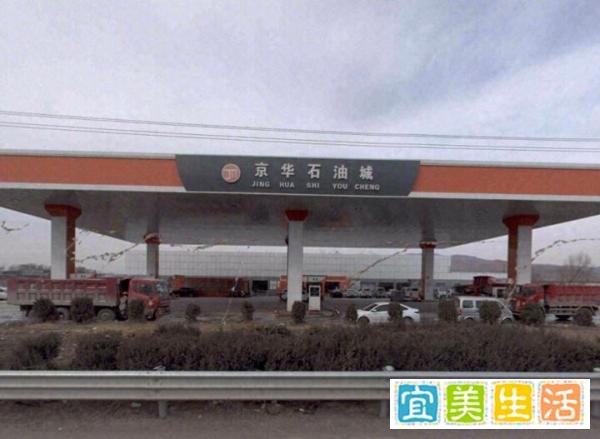 突发！河南一加油站被大雪压塌，有伤亡！目击者：有人加完油刚走
