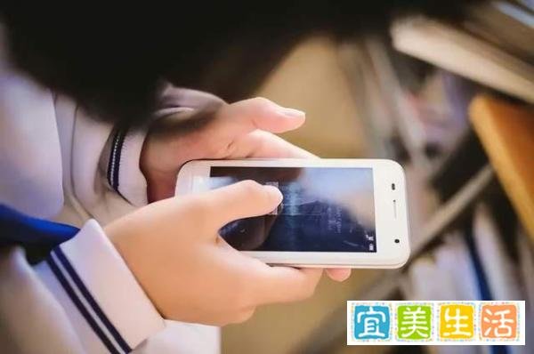 一女幼师误发“大尺度”视频到班级群，家长炸锅：我还有更刺激的